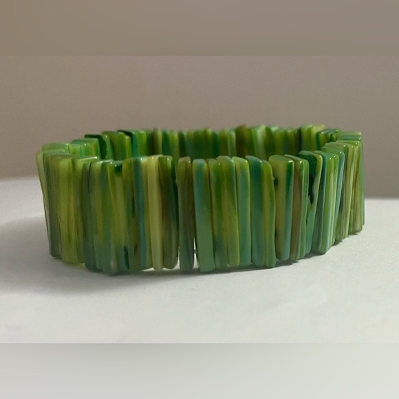 Shell elastic bracelet, green jewelry - Picture 6 of 16